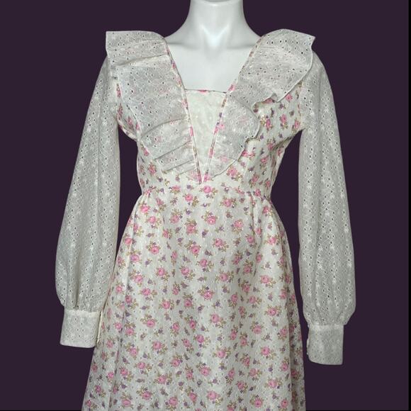 70s Prairie Maxi Dress Floral Eyelet Ruffle Open Back with Ties, sz Small - Picture 2 of 6